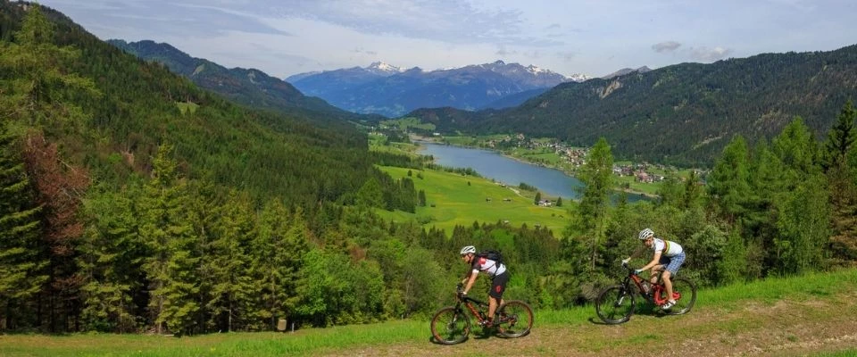 Faire du vélo autour du lac Weissensee