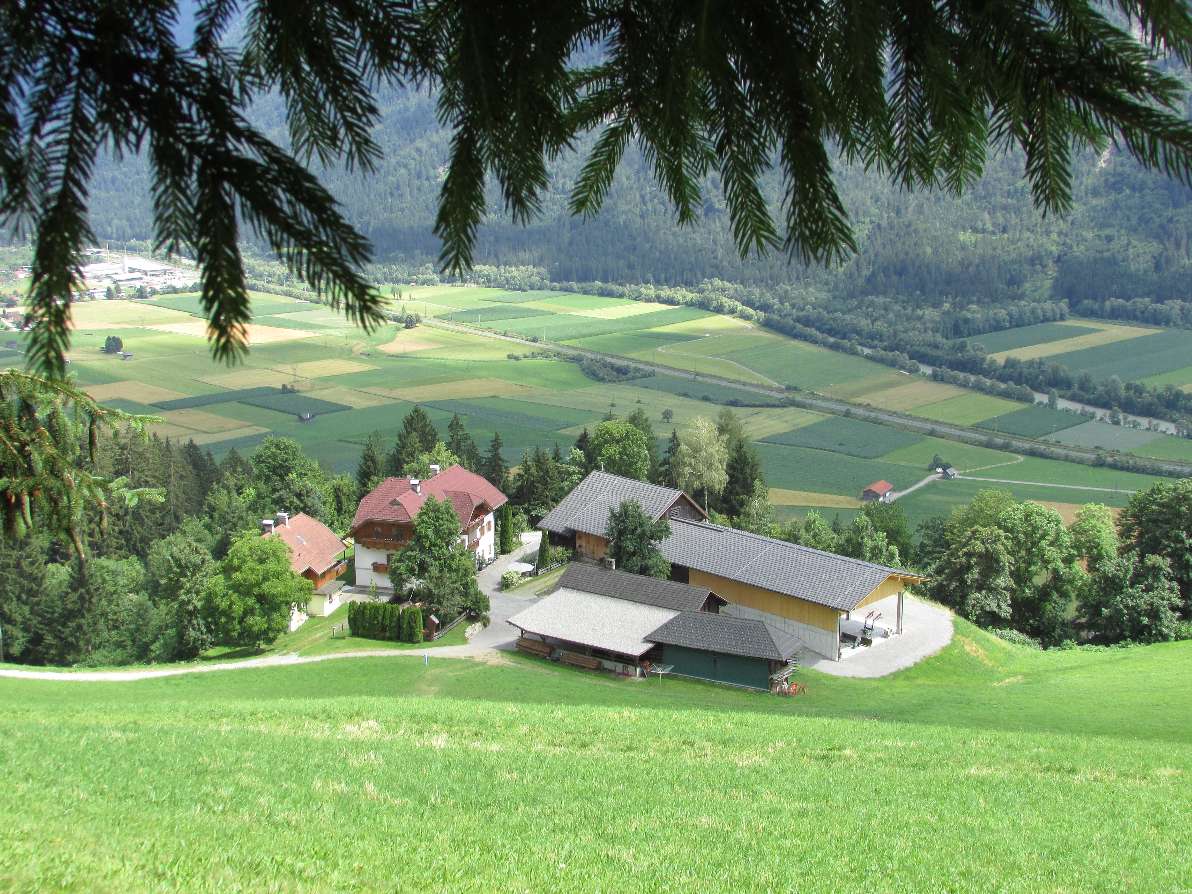 Farma za odmor - Hofansicht mit Blick über das Drautal - Waldpension Ranner