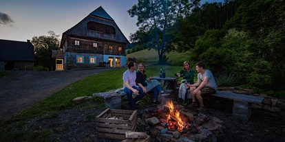 Urlaub auf dem Bauernhof - Jahreszeit: Sommer-Urlaub - Föbing (Frauenstein, Gurk) - Bauernhaus mit Lagerfeuerstelle - Adelwöhrer Bauernhaus