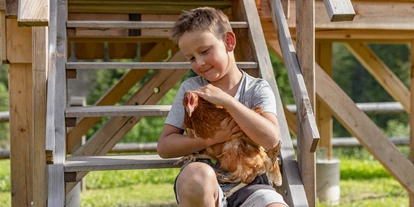 vacances à la ferme - Mithilfe beim: Tiere füttern - Tiefenbach (Lesachtal) - Urlaub am Bauernhof mit echten Tieren - Stembergerhof