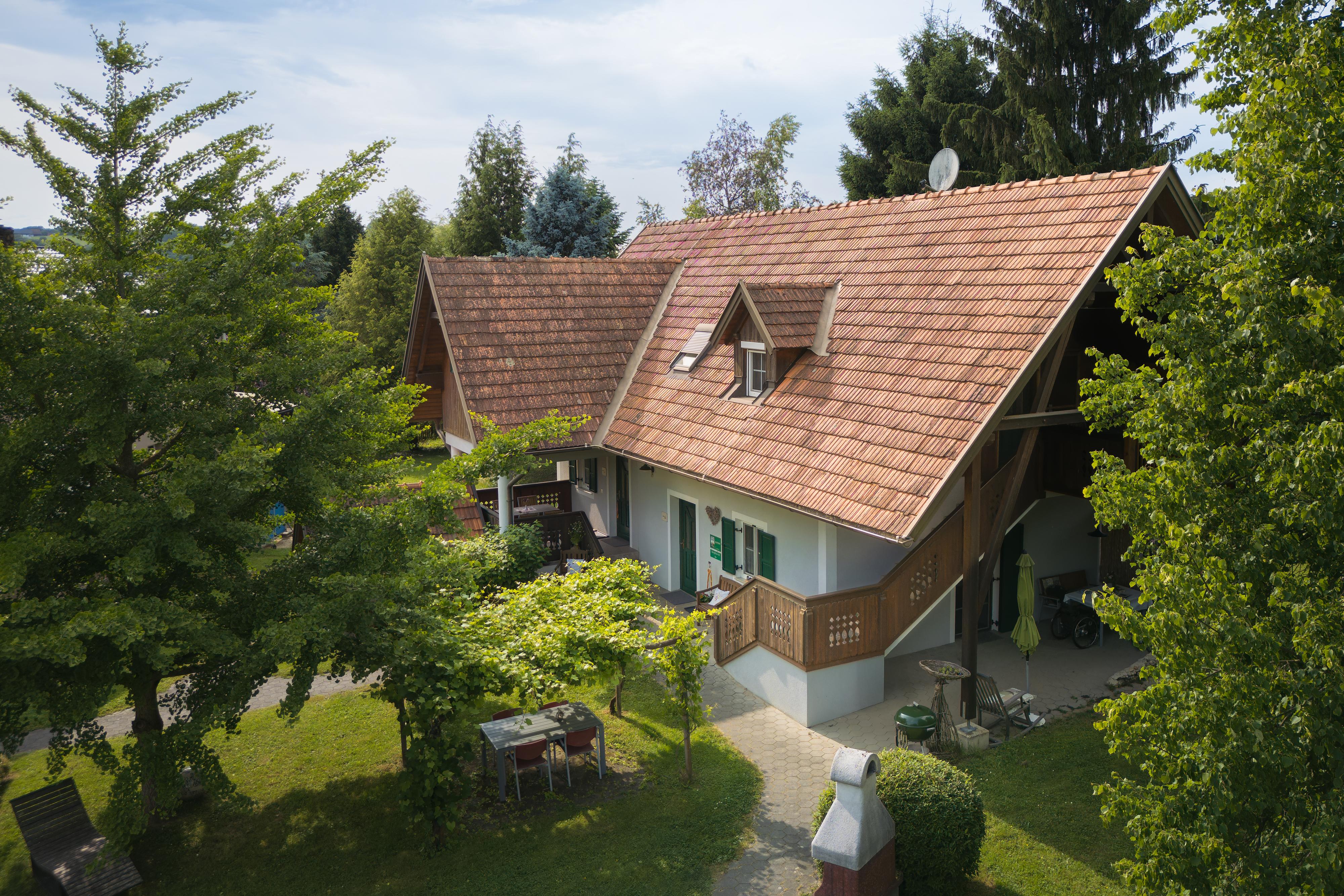 Ferien Bauernhof - Ferienhaus umgeben von Bäumen in schöner grüner Lage - AnRadeln Wochenende in Bad Radkersburg