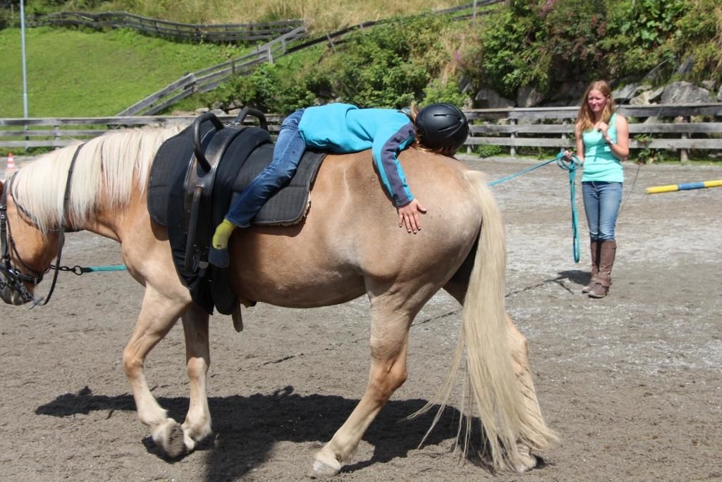 Ferien Bauernhof - Einfach mal entspannen- auf dem Rücken des Perdes - „Reiterferien-Paket im Ötztal – Natur, Pferde & Erholung“