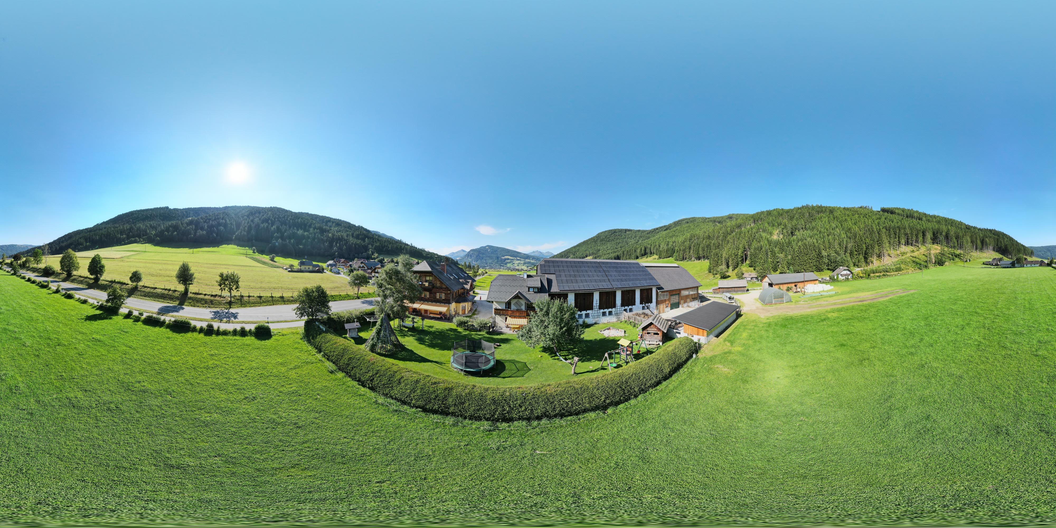 Urlaub auf dem Bauernhof: Hofbild Panorama Süd
 - Gut Neusess