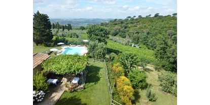 Urlaub auf dem Bauernhof - Umgebung: Urlaub in Stadtnähe - Figline e Incisa Valdarno - Blick auf den Garten von einer Wohnung. - Agriturismo La Tinaia