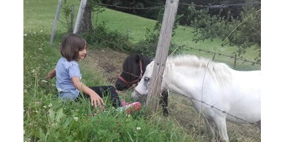 vacanza in fattoria - begehbarer Heuboden - Kinder und Tiere - ungewöhnliche Freundschaften!  - Forstnighof