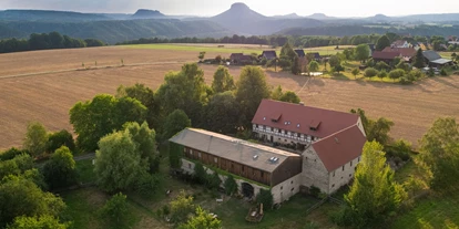 vacances à la ferme - Umgebung: Urlaub in den Hügeln - Saxe - Hofansicht - Sanderhof