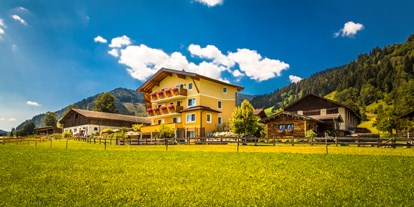 Urlaub auf dem Bauernhof - Mithilfe beim: Eier sammeln - Salzburger Sportwelt - Ferienhof Unterlehengut