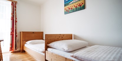 Urlaub auf dem Bauernhof - ideal für: Sportler - Aich (Haigermoos, Feldkirchen bei Mattighofen) - Zimmer mit zwei Einzelbetten - Pension Fischerhof