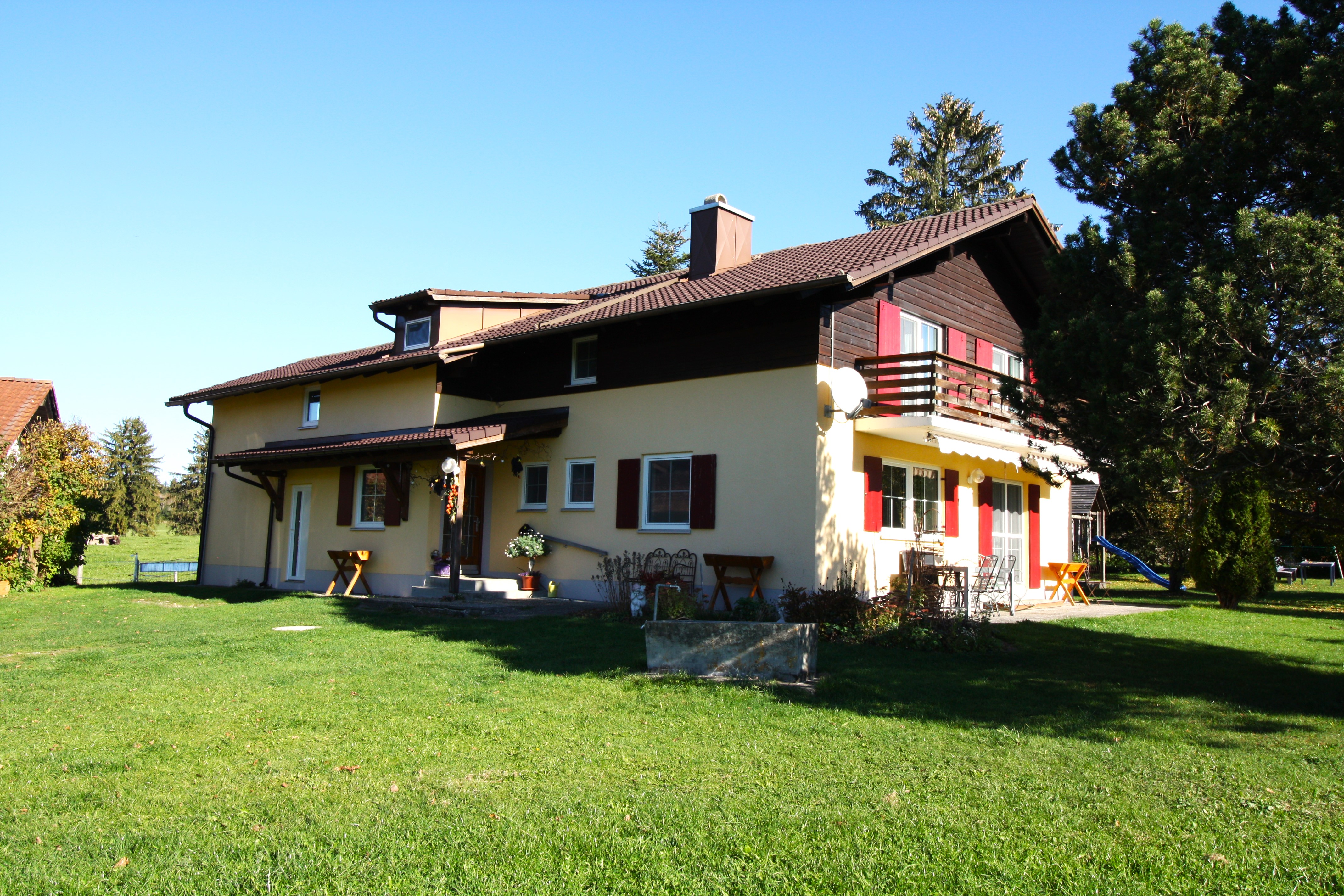 Ferien Bauernhof - Das Haus mit Ferienwohnung "Berg" und "Tal" - Erholungshof Guggemos