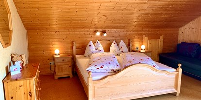 Urlaub auf dem Bauernhof - Wanderwege - Allgäu - FeWo Bergwiese Schlafzimmer - Müller´s Ferienhof