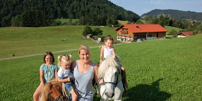 Urlaub auf dem Bauernhof - Mithilfe beim: Tiere füttern - Thal (Sulzberg) - Der AuszeitHof