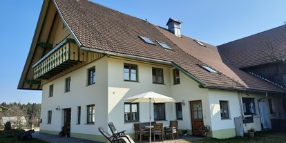 Urlaub auf dem Bauernhof - PLZ 6941 (Österreich) - Ferienwohnung "Linde" im DG mit Balkon und Terrasse - Mockenhof
