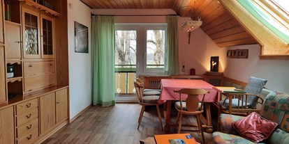 Urlaub auf dem Bauernhof - Jahreszeit: Frühlings-Urlaub - Deutschland - Ferienwohnung "Linde" Wohnzimmer - Mockenhof