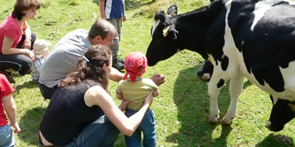 Urlaub auf dem Bauernhof - Mithilfe beim: Tiere pflegen - Unterzmöln - Bauernhof Stefaner