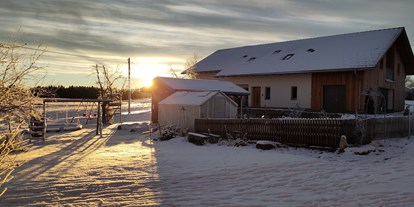 Urlaub auf dem Bauernhof - Fahrzeuge: Mähwerk - Maierhöfen (Landkreis Lindau) - Unser Biohof im Winter - Biohof Stadler