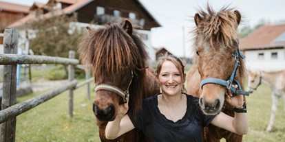 vacanza in fattoria - Traktor fahren - Erkheim - Nici mit unseren beiden Ponys Sandro & Karlotte - Biohof Stadler