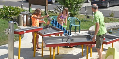 Urlaub auf dem Bauernhof - ideal für: Familien - Deutschland - Wasserspielplatz - Erlebnishof Reiner