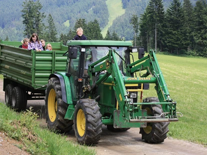 wakacje na farmie - Fahrzeuge: Balkenmäher - Traktorrundfahrt - Erlebnishof Reiner