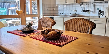 Urlaub auf dem Bauernhof - Böbrach - gemütliche Küche mit genug Platz - Ponyferienhof Eder
