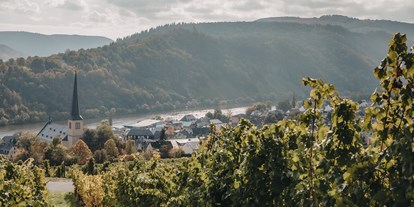 Urlaub auf dem Bauernhof - Rheinland-Pfalz - Kröv, der Ort in dem unser Hof liegt an der wunderschönen Mittelmosel. - Bio-Weingut Staffelter Hof