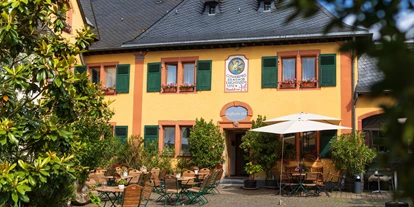 Urlaub auf dem Bauernhof - Wanderwege - Burbach (Eifelkreis Bitburg-Prüm) - Staffelter Hof 
Bio-Weingut seit 862 - Bio-Weingut Staffelter Hof