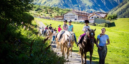 Urlaub auf dem Bauernhof - Brötchenservice - Tirol - Kinderreiten - Apartpension Almhof - Reithof Pitztal