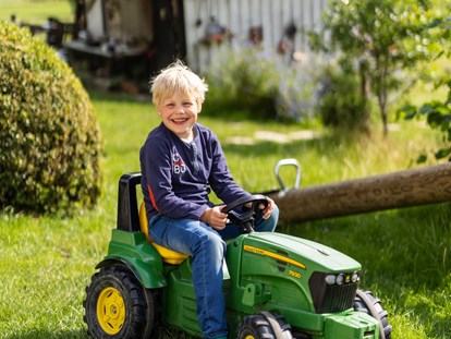vacation on the farm - Fahrzeuge: Traktor - Germany - Hof Keppel
