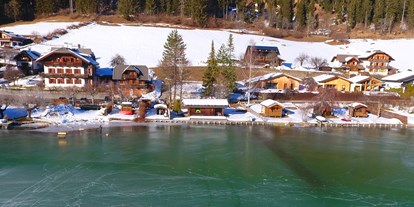Urlaub auf dem Bauernhof - Umgebung: Urlaub am See - Kärnten - Winter und Spiegeleis vor der Haustüre - Ferienhof Obergasser & Pension Bergblick