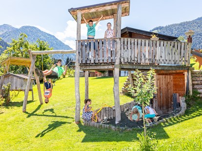 Urlaub auf dem Bauernhof - Tirol - Spielplatz mit vielen Spielmöglichkeiten.  - Biobauernhof Mittermoos