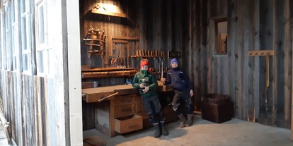 Urlaub auf dem Bauernhof - Umgebung: Urlaub in den Wäldern - Schnepfau - Bastelwerkstatt für kreative Gäste - Nahturhof