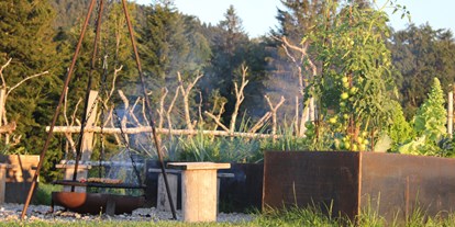 Urlaub auf dem Bauernhof - Brand (Brand) - Grillplatz im Garten - Nahturhof