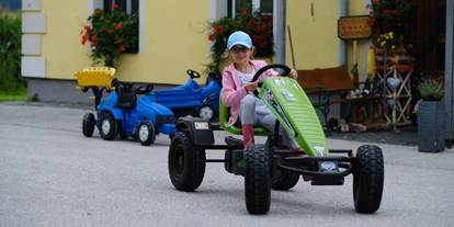 Urlaub auf dem Bauernhof - Fahrzeuge: Futtermischwagen - Aich (Schiefling am Wörthersee, Velden am Wörther See) - ERLEBNISBAUERNHOF Steinerhof in Kärnten