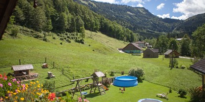 vacanza in fattoria - Tiere am Hof: Kühe - PLZ 5771 (Österreich) - Auch für unsere kleinen Gäste haben wir einen kleinen Spielplatz wo sie sich austoben können. - Bio-Bauernhof Vordergrubenbach