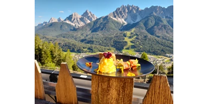 vacanza in fattoria - Art der Unterkunft: Chalet - Südtirol - Abendessen auf der Sonnenterasse - Bergbauernhof Glinzhof