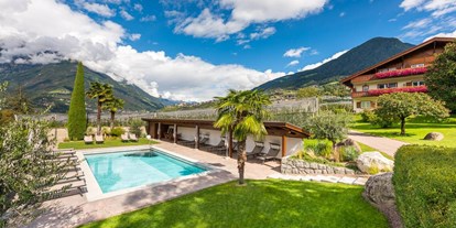 Urlaub auf dem Bauernhof - Hofladen - Mühlbach (Trentino-Südtirol) - Freibad mit Gartenanlage - Neuhäuslhof