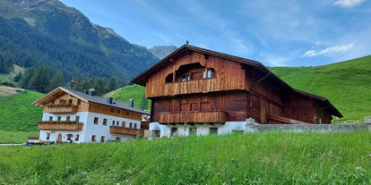 Urlaub auf dem Bauernhof - Mithilfe beim: Tiere füttern - PLZ 6275 (Österreich) - Mooserhof