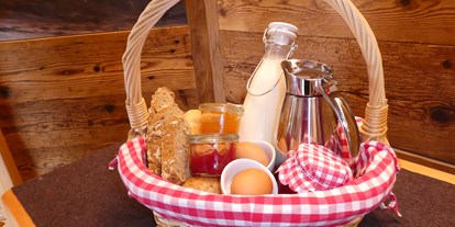 Urlaub auf dem Bauernhof - Spielzimmer - Südtirol - Hofeigene Produkte im Frühstückskorb - Oberhof