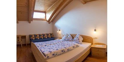 Urlaub auf dem Bauernhof - Mithilfe beim: Melken - Südtirol - Schlafzimmer - Schgagulerhof
