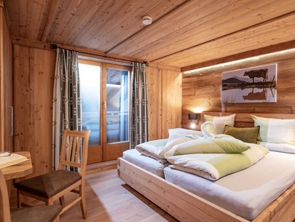 Urlaub auf dem Bauernhof - ideal für: Familien - Mariatal - Schlafzimmer 1 - FeWo Alpenrose - Erbhof "Achrainer-Moosen"