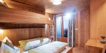 Urlaub auf dem Bauernhof - Schlafzimmer 2 - FeWo Alpenrose
3 Bett-Variante - Erbhof "Achrainer-Moosen"