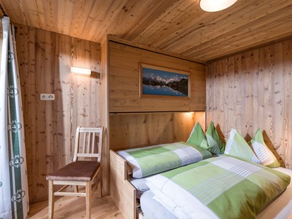 Urlaub auf dem Bauernhof - Tirol - Schlafzimmer 2 - FeWo "Hohe Salve"
- 2 Bett Variante - Erbhof "Achrainer-Moosen"