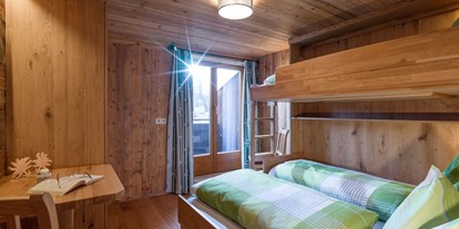 Urlaub auf dem Bauernhof - Berg (Leogang) - Schlafzimmer 2 - FeWo "Hohe Salve"
- 3 Bett Variante - Erbhof "Achrainer-Moosen"