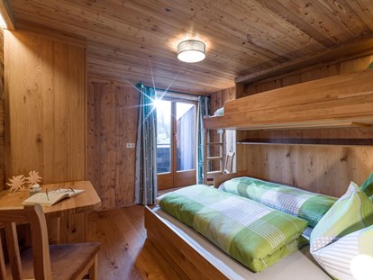 Urlaub auf dem Bauernhof - Schlafzimmer 2 - FeWo "Hohe Salve"
- 3 Bett Variante - Erbhof "Achrainer-Moosen"