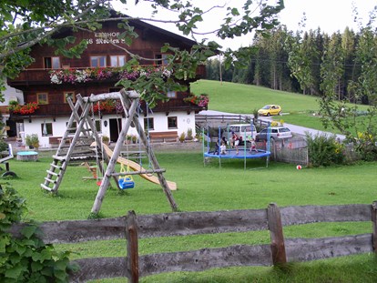Urlaub auf dem Bauernhof - Mithilfe beim: Tiere füttern - Reith im Alpbachtal - Viel Platz zum Spielen und Genießen direkt am Haus - Erbhof "Achrainer-Moosen"