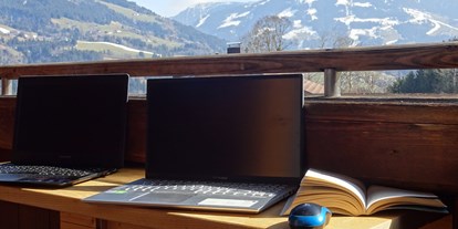 Urlaub auf dem Bauernhof - Tiroler Unterland - "Aussichtsreicher" Arbeitsplatz - Gratis W-Lan, auch ein LAN Anschluss ist in der Wohnung - Erbhof "Achrainer-Moosen"