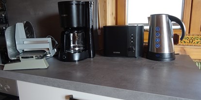Urlaub auf dem Bauernhof - Hofladen - Toaster, Kaffeemaschine, Wasserkocher, Brotschneidemaschine.... - Erbhof "Achrainer-Moosen"
