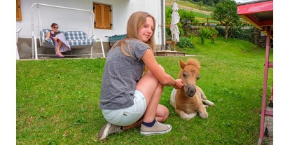 Urlaub auf dem Bauernhof - Mithilfe beim: Eier sammeln - Südtirol - Lechnerhof 