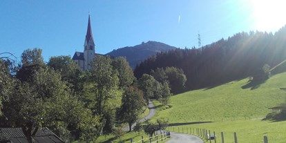 vacanza in fattoria - Fahrzeuge: Güllefass - Tiroler Unterland - Blick Richtung St. Pankraz - Wermenerhof