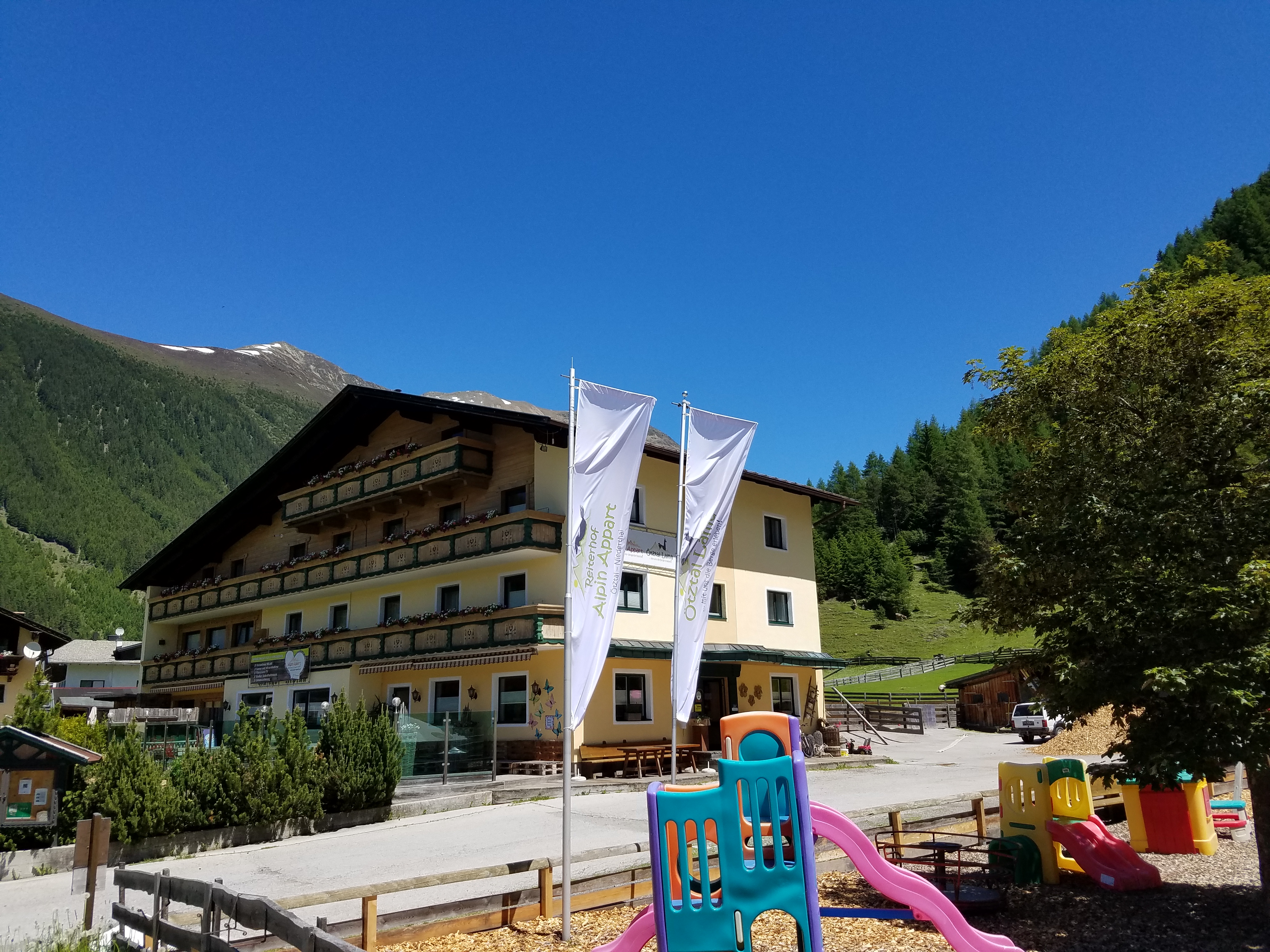 Ferien Bauernhof - Hausbild Sommer - Reiter- & Alpakahof Alpin Appart