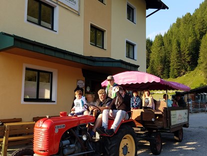 Urlaub auf dem Bauernhof - ideal für: Familien - Österreich - Traktorfahrt (Sommer Hauptsaison) - Reiterhof Alpin Appart